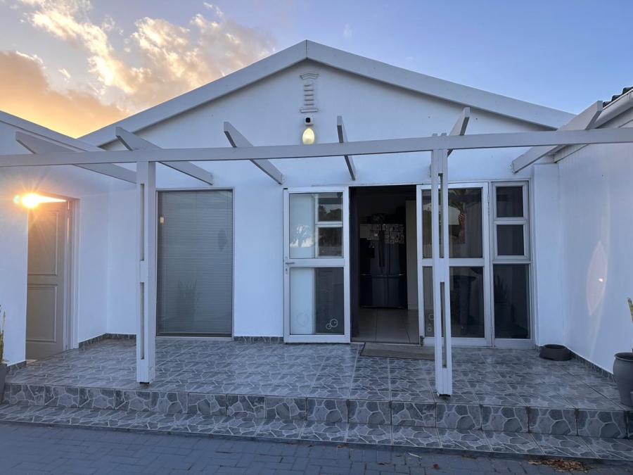 To Let 3 Bedroom Property for Rent in Table View Western Cape
